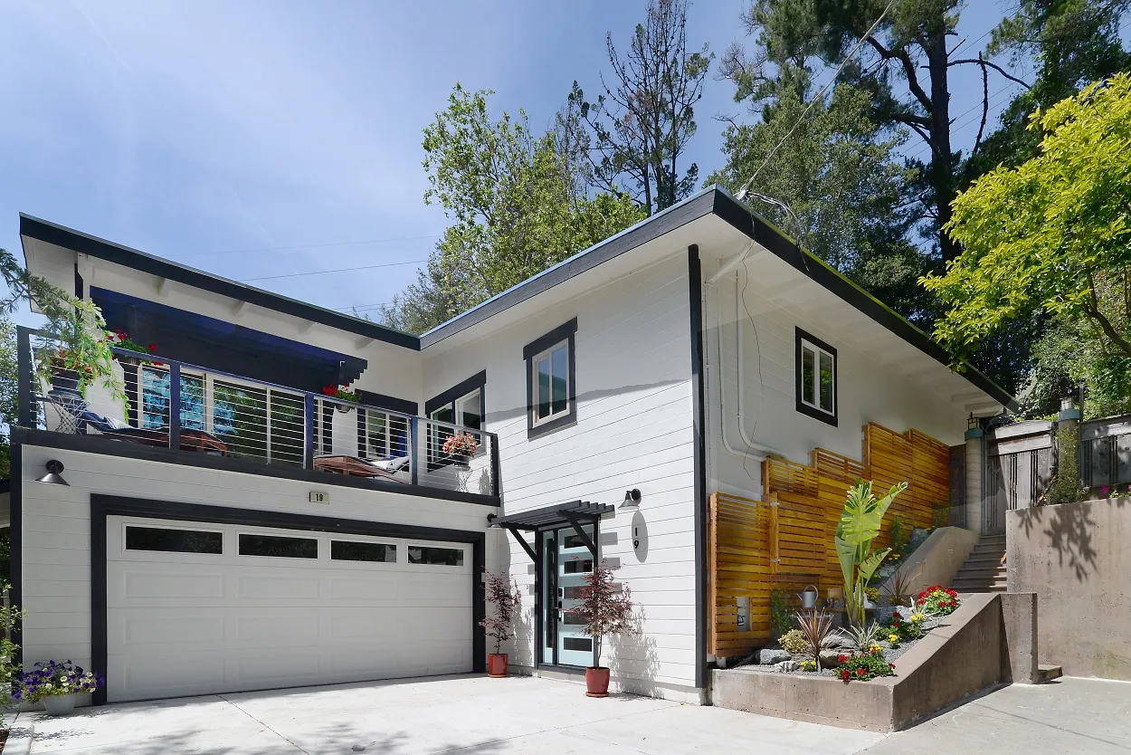 Front exterior view of the Ivy Project home