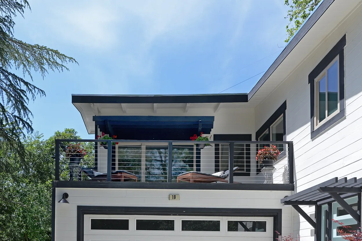 Front entrance and landscaping at the Ivy Project