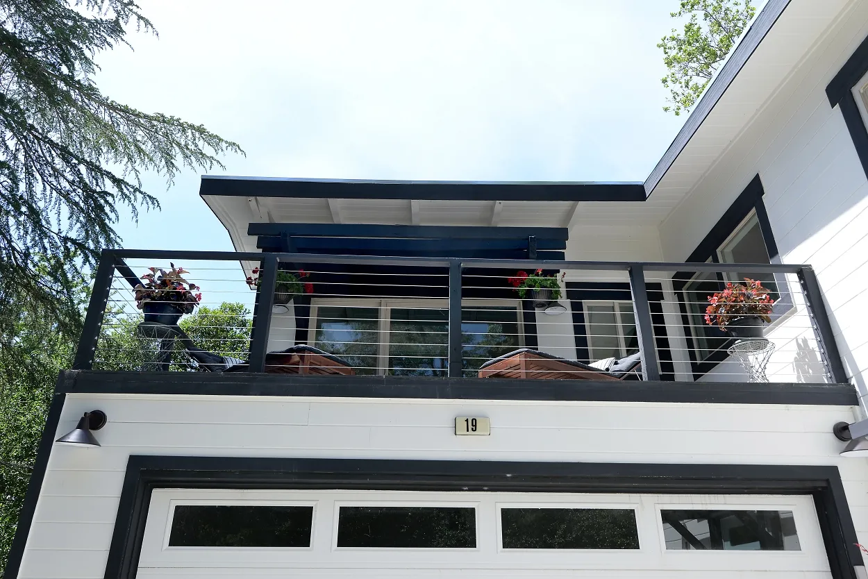 Driveway and front approach at the Ivy Project