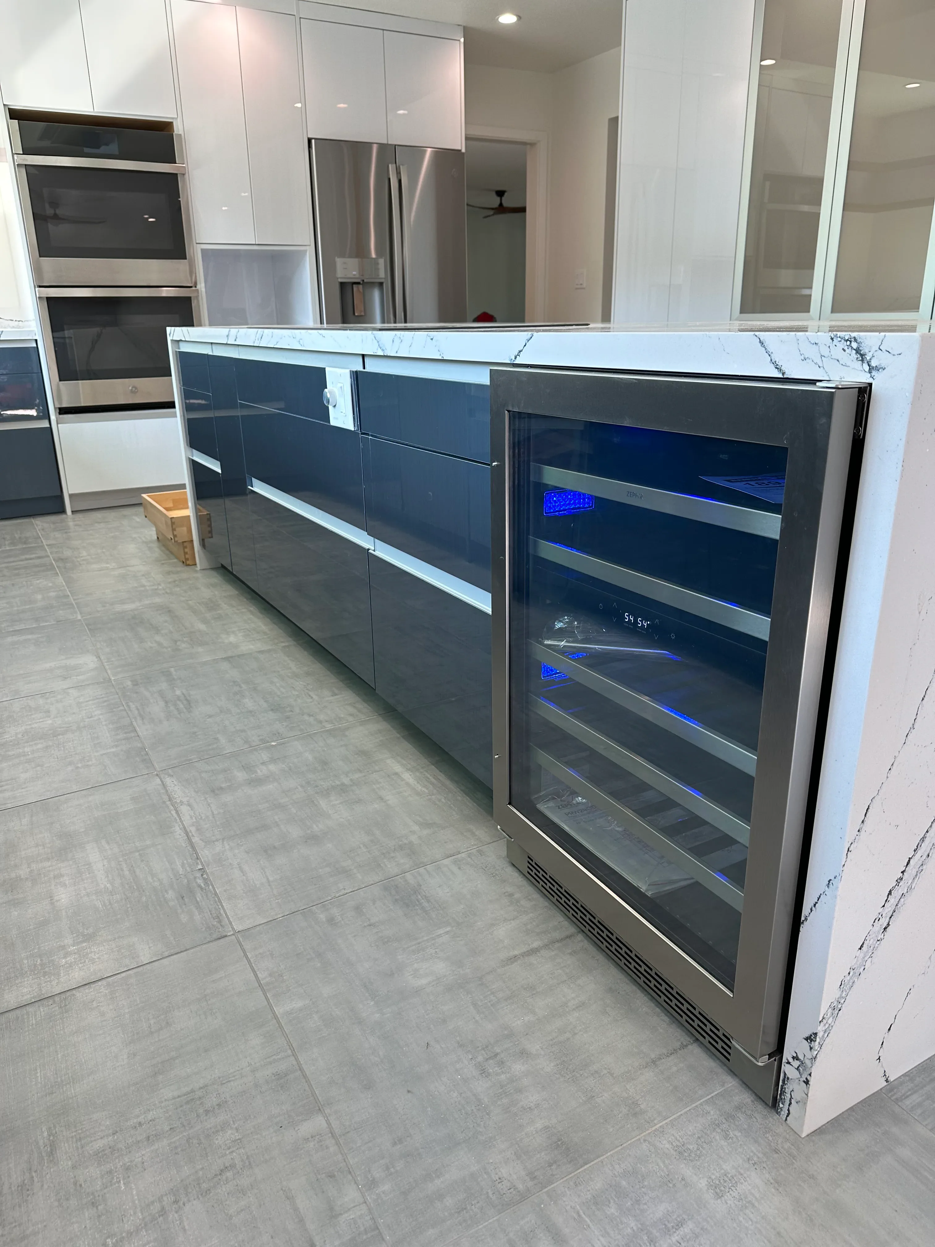 Kitchen appliances and cabinetry at Belblossom