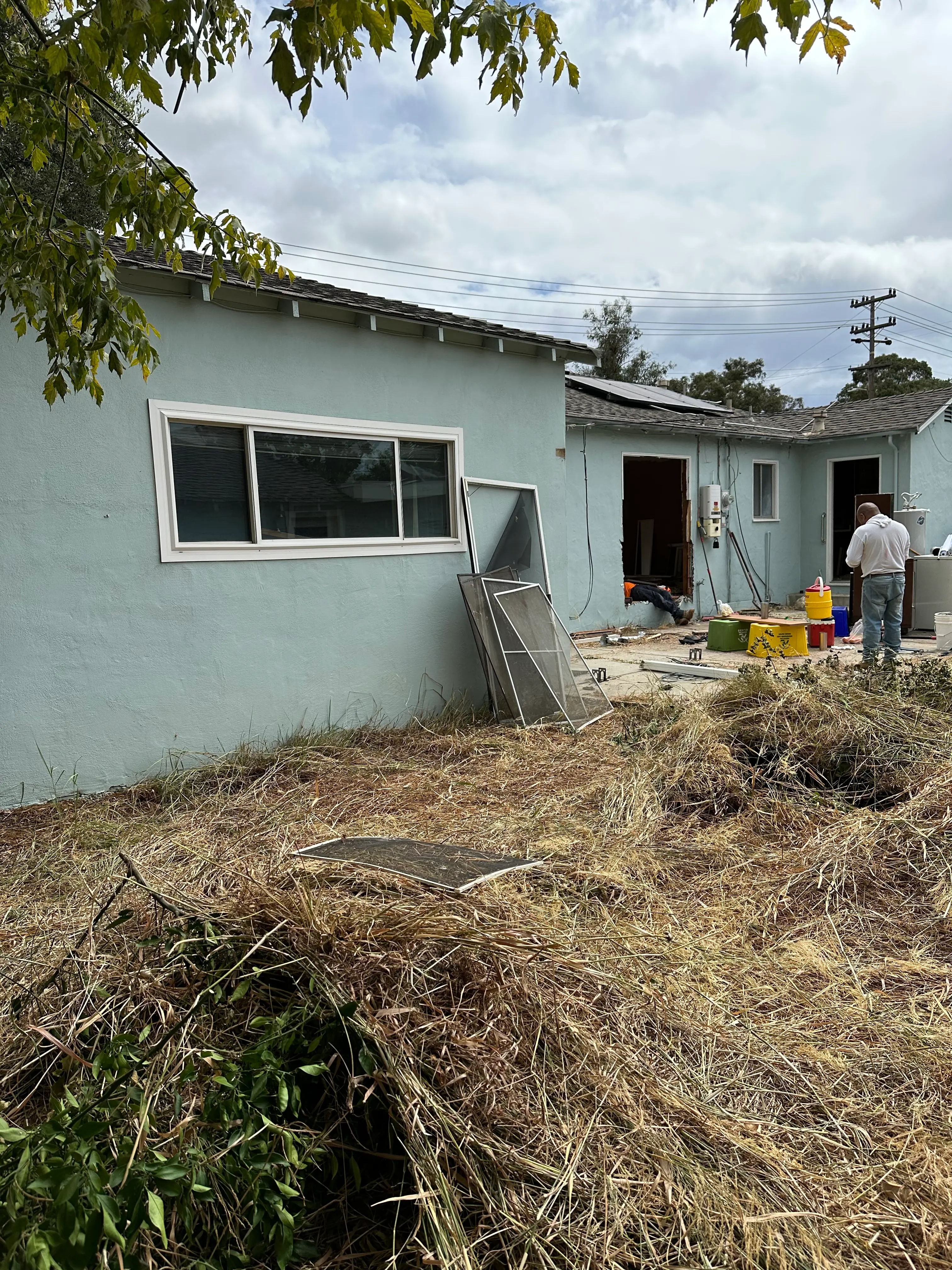 Backyard construction at Hawthorne Ave