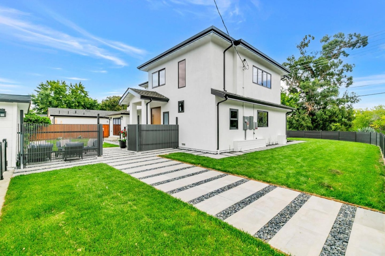 Completed backyard landscaping at Hawthorne Ave